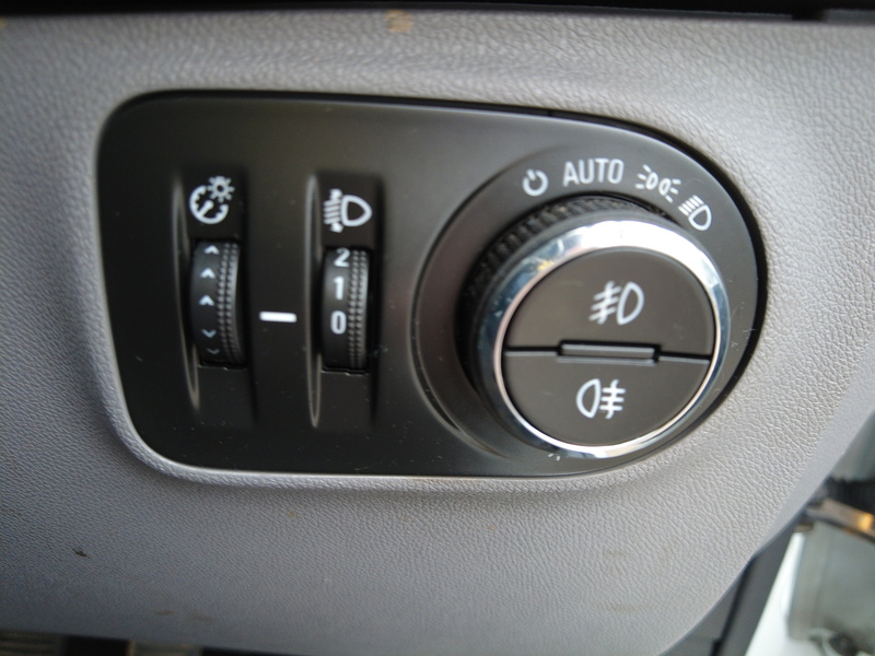 Vauxhall Corsa i ecoTEC SE Nav - U93733
