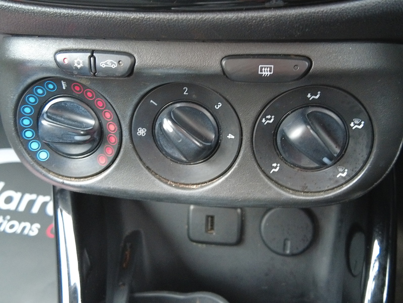 Vauxhall Corsa i ecoTEC SE Nav - U93733