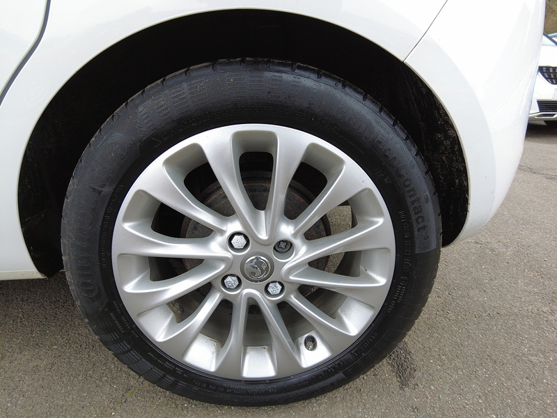 Vauxhall Corsa i ecoTEC SE Nav - U93733