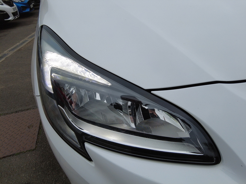 Vauxhall Corsa i ecoTEC SE Nav - U93733