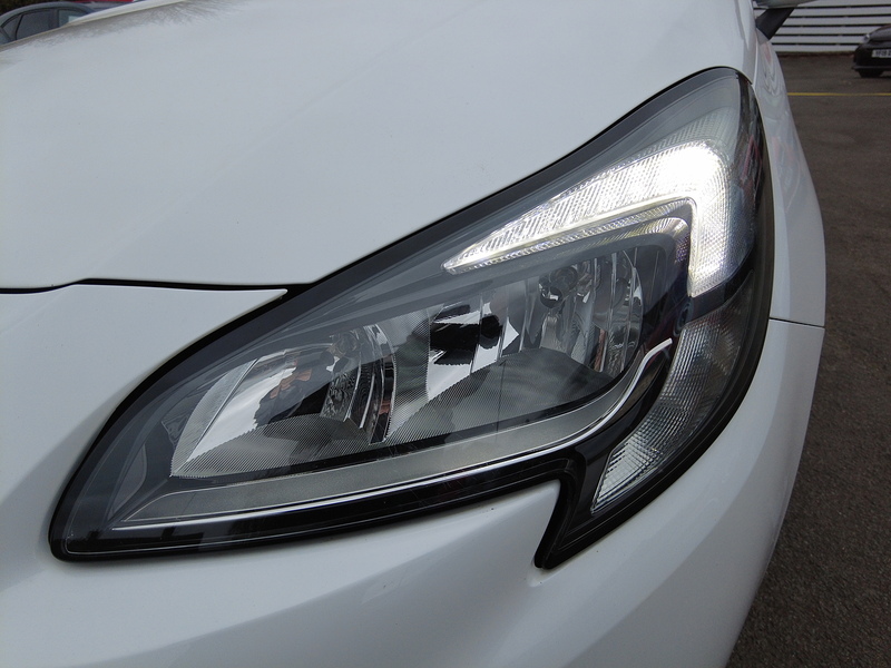 Vauxhall Corsa i ecoTEC SE Nav - U93733