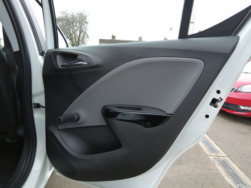 Vauxhall Corsa i ecoTEC SE Nav - U93733