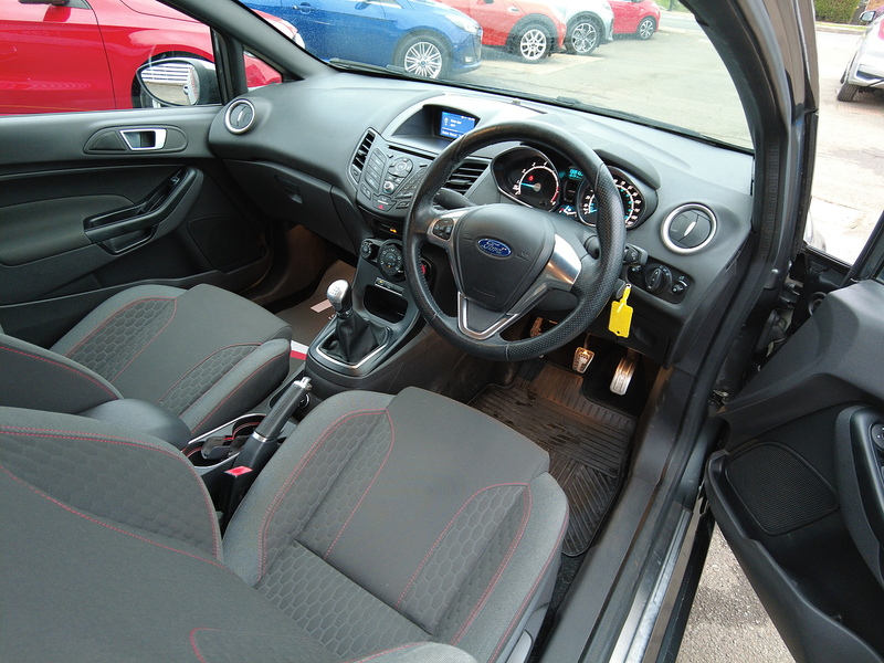 Ford Fiesta T EcoBoost ST-Line - U93742