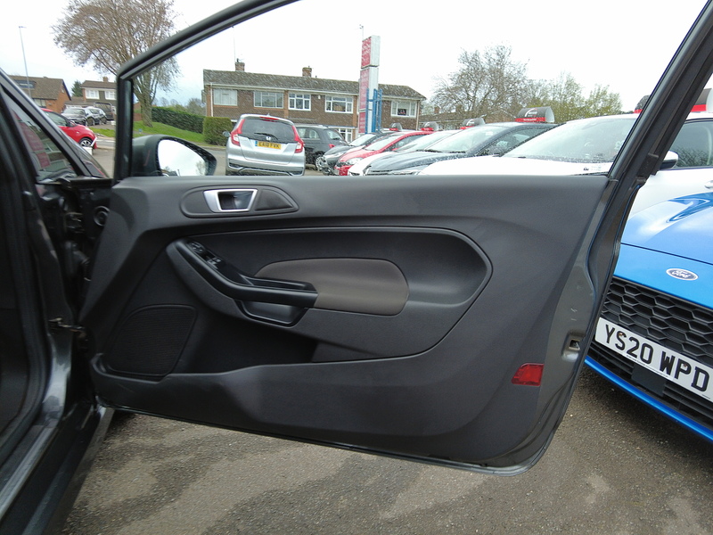 Ford Fiesta T EcoBoost ST-Line - U93742