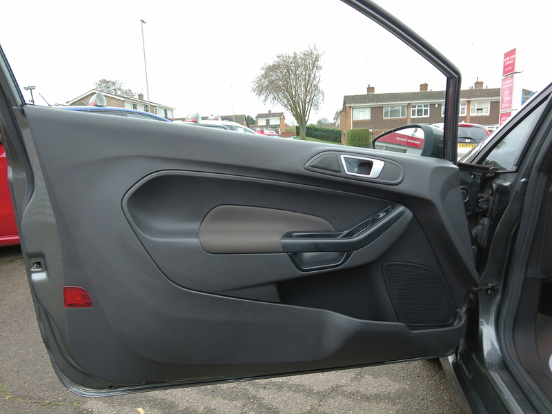 Ford Fiesta T EcoBoost ST-Line - U93742