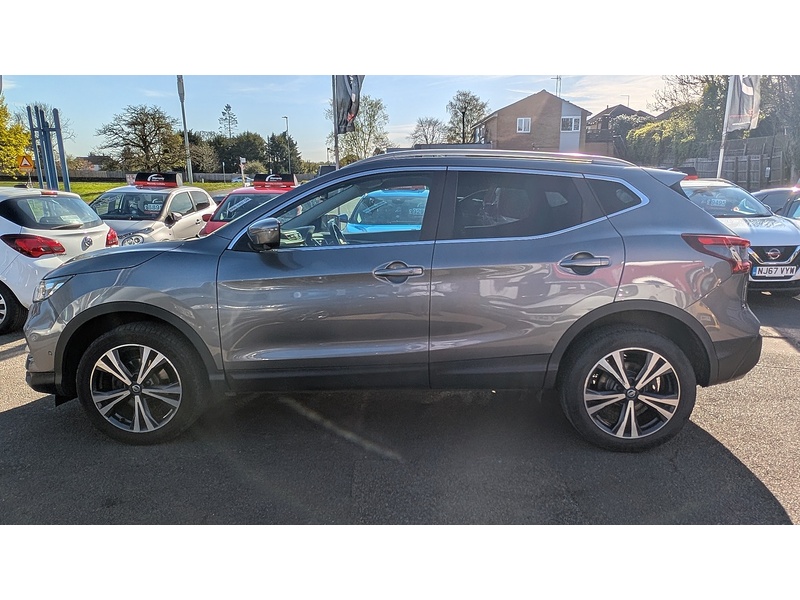 Nissan Qashqai DIG-T N-Connecta - U93755