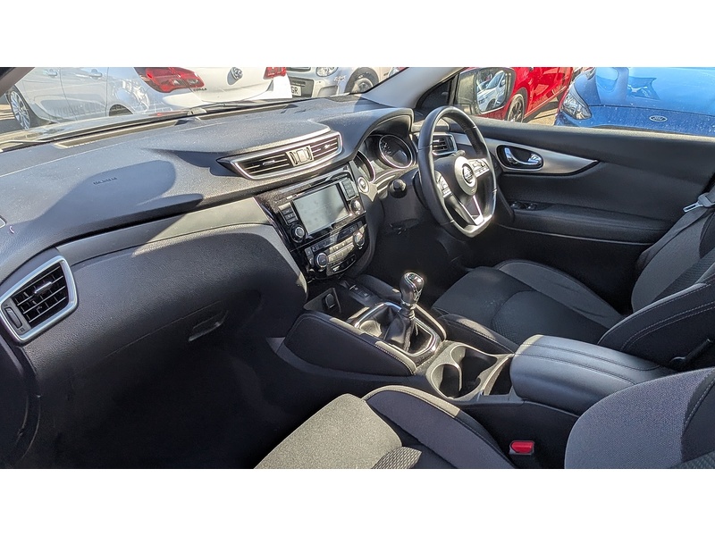 Nissan Qashqai DIG-T N-Connecta - U93755