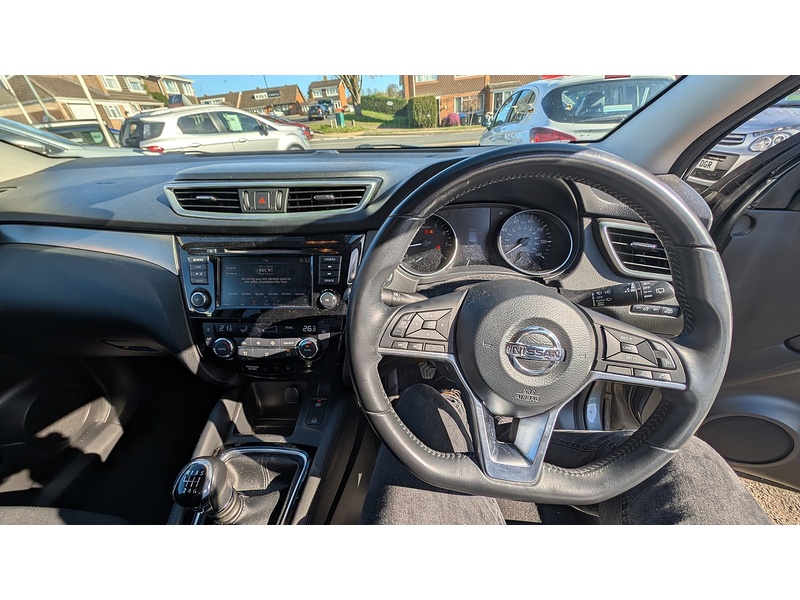 Nissan Qashqai DIG-T N-Connecta - U93755