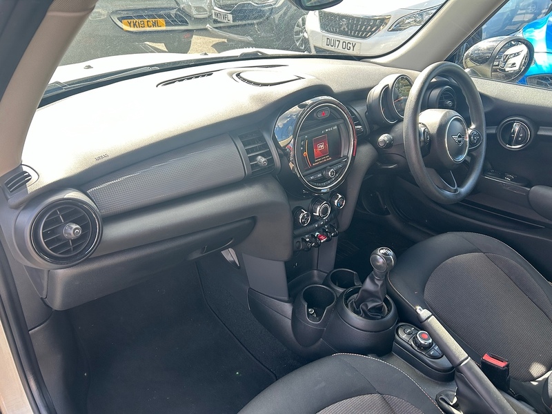 MINI Hatch Cooper Classic - U93759