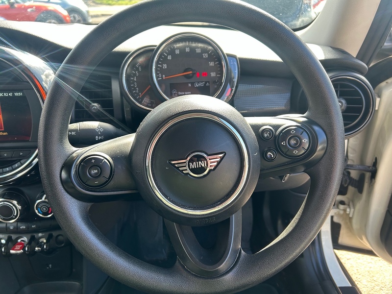 MINI Hatch Cooper Classic - U93759