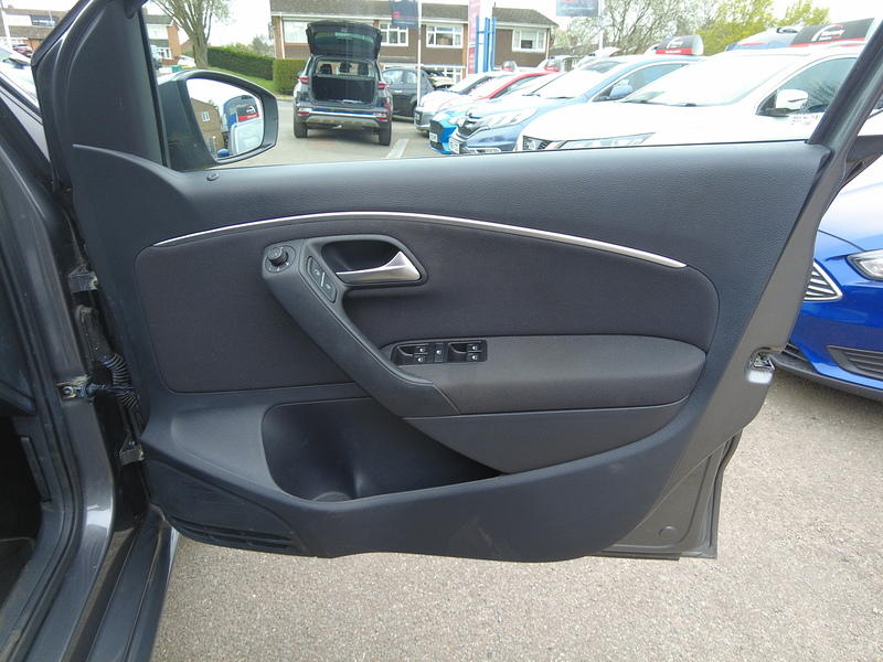 Volkswagen Polo TSI BlueMotion Tech Match - U93768