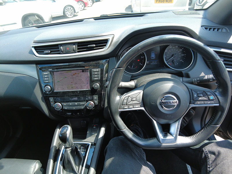Nissan Qashqai dCi Tekna+ - U93803