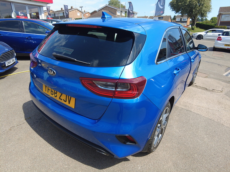 Kia Ceed T-GDi Blue Edition - U93810