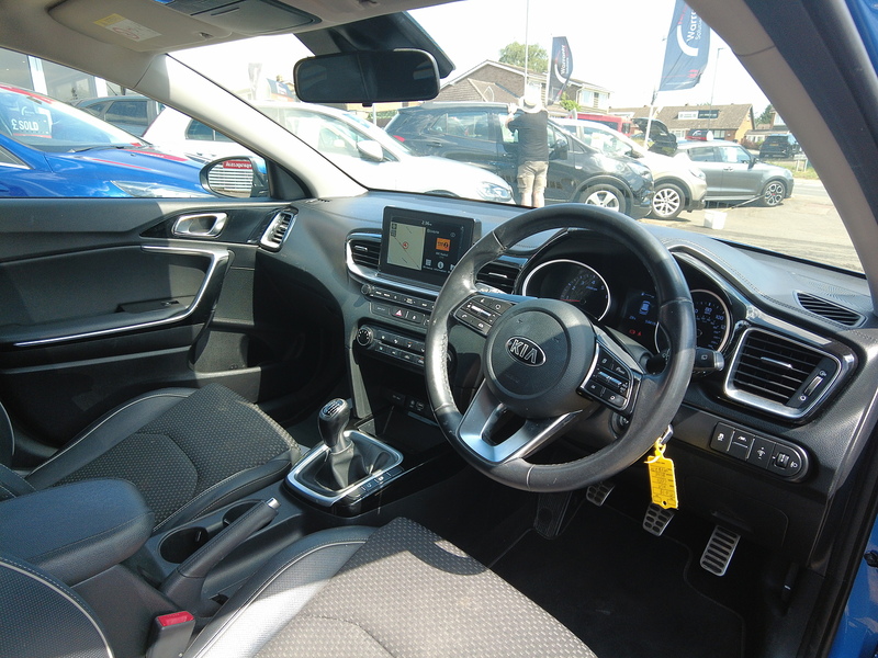 Kia Ceed T-GDi Blue Edition - U93810