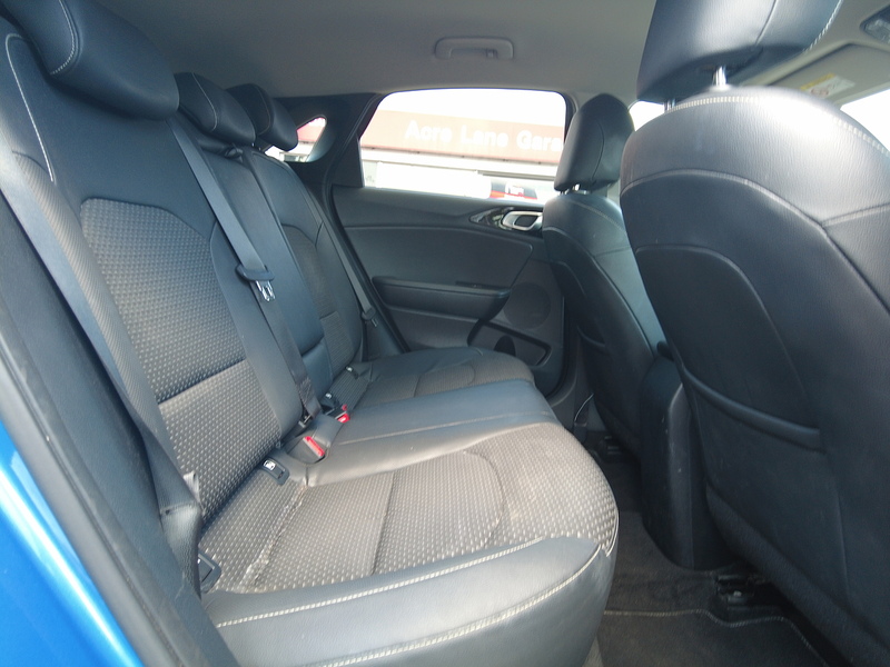 Kia Ceed T-GDi Blue Edition - U93810