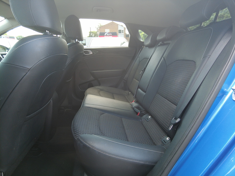 Kia Ceed T-GDi Blue Edition - U93810