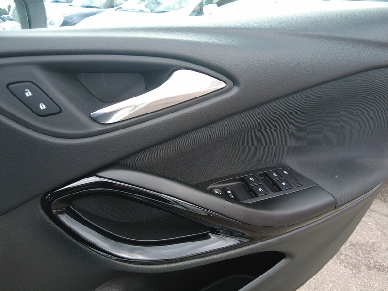 Vauxhall Astra i Turbo SRi VX Line - U93819