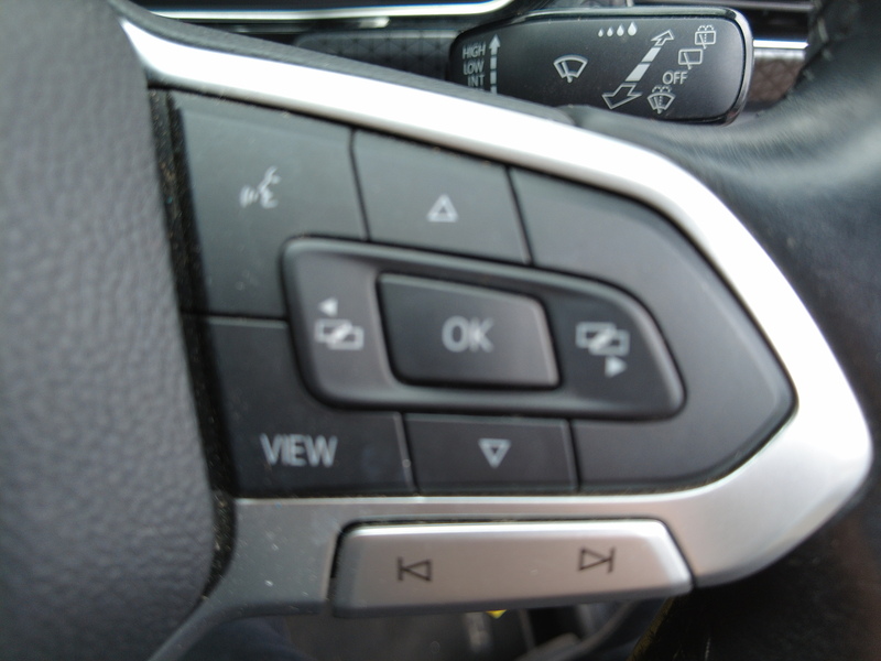 Volkswagen T-Cross TSI SEL - U93878