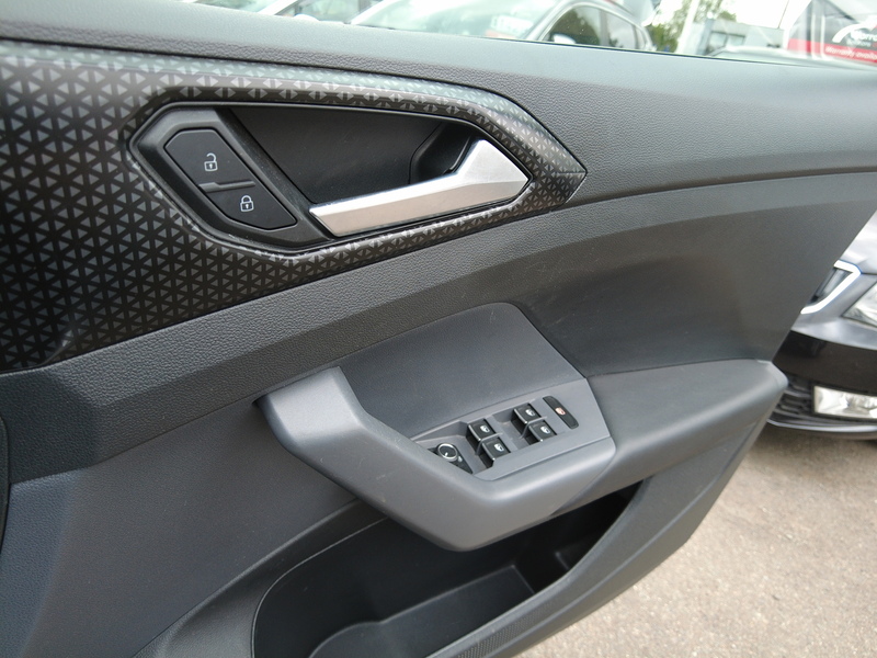 Volkswagen T-Cross TSI SEL - U93878