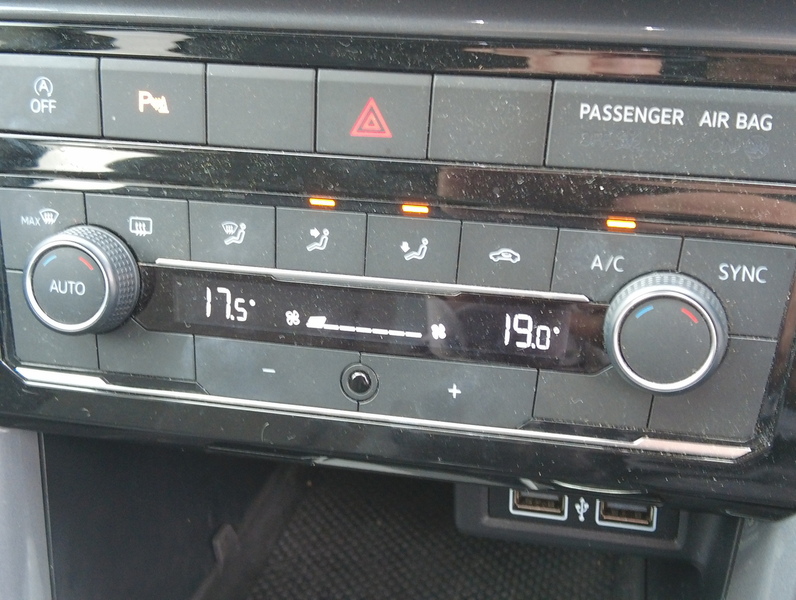 Volkswagen T-Cross TSI SEL - U93878