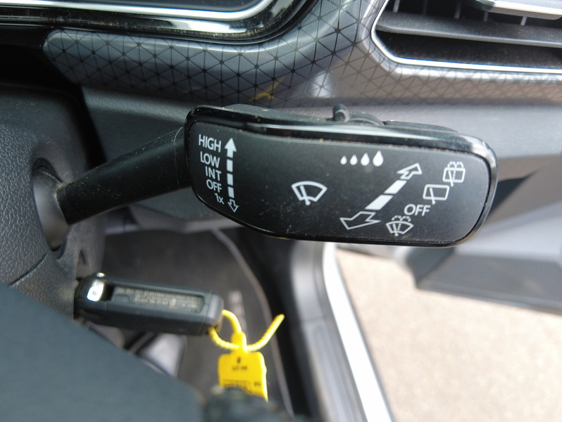 Volkswagen T-Cross TSI SEL - U93878