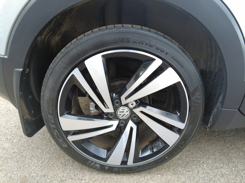 Volkswagen T-Cross TSI SEL - U93878