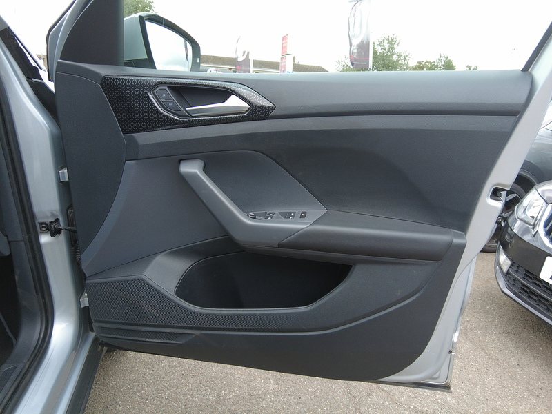 Volkswagen T-Cross TSI SEL - U93878