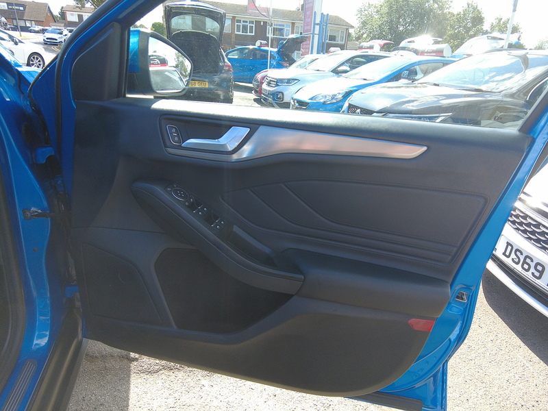 Ford Focus T EcoBoost Titanium - U93880