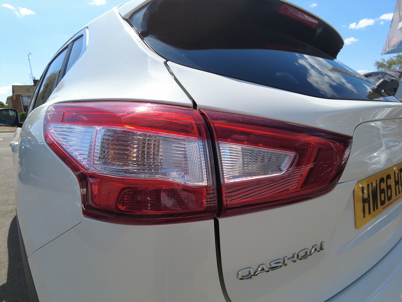 Nissan Qashqai DIG-T N-Connecta - U93882