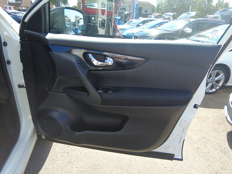 Nissan Qashqai DIG-T N-Connecta - U93882