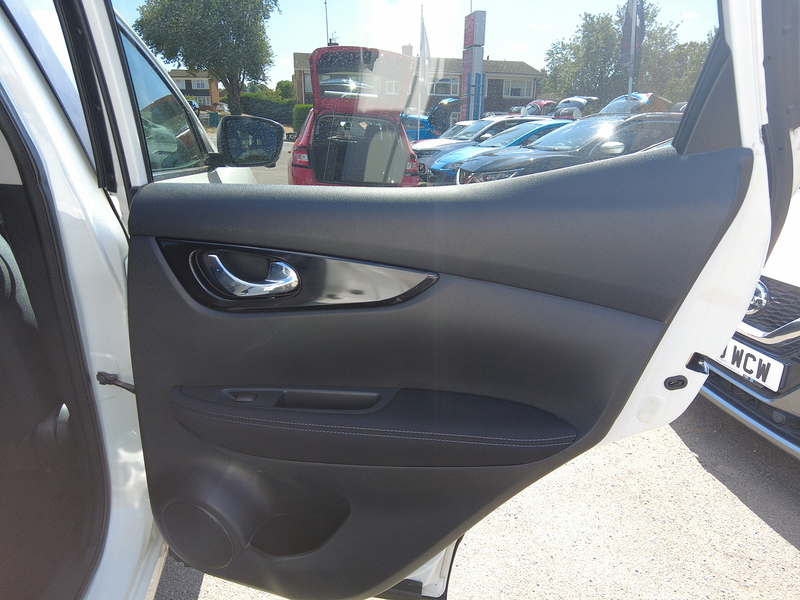 Nissan Qashqai DIG-T N-Connecta - U93882
