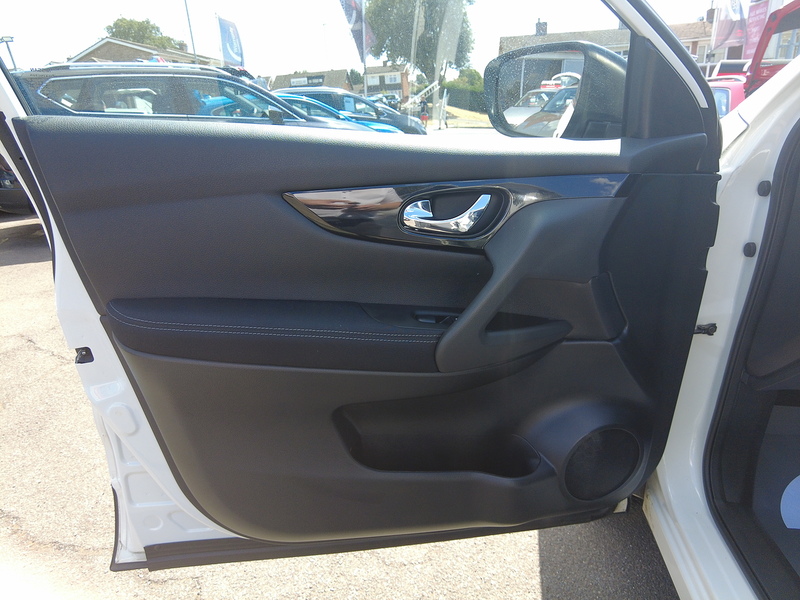 Nissan Qashqai DIG-T N-Connecta - U93882