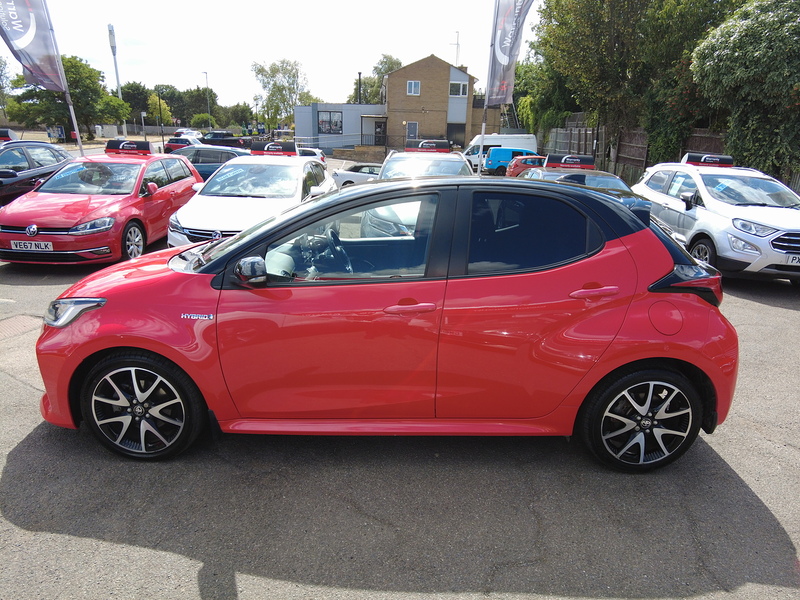 Toyota Yaris VVT-h Launch Edition - U93895