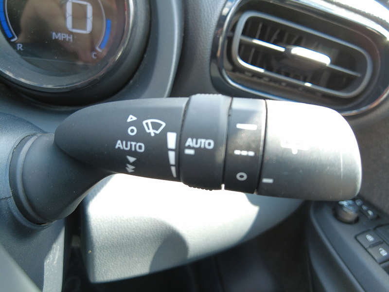 Toyota Yaris VVT-h Launch Edition - U93895