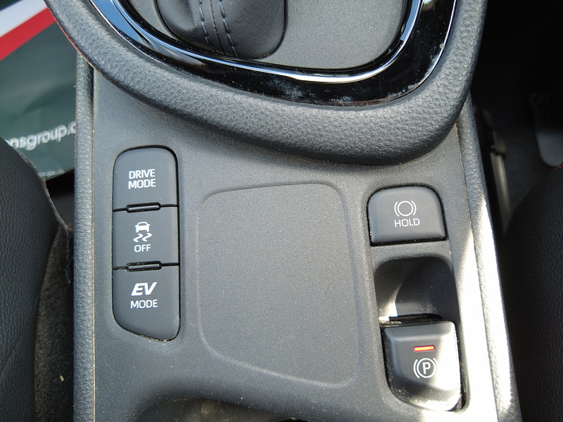 Toyota Yaris VVT-h Launch Edition - U93895