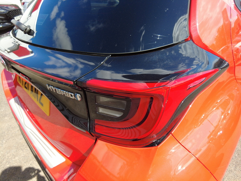 Toyota Yaris VVT-h Launch Edition - U93895