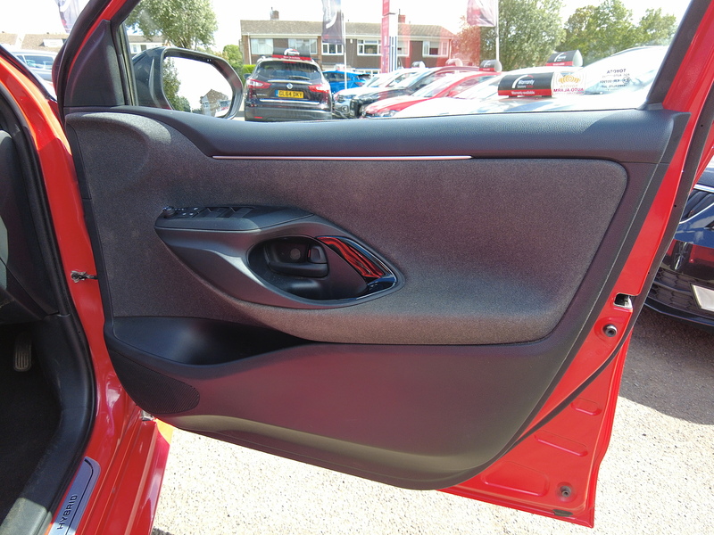 Toyota Yaris VVT-h Launch Edition - U93895