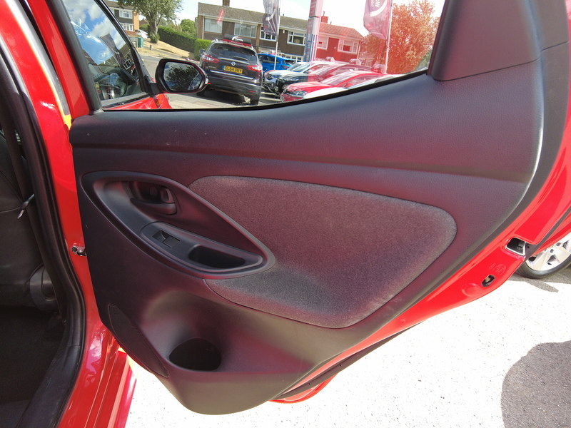 Toyota Yaris VVT-h Launch Edition - U93895