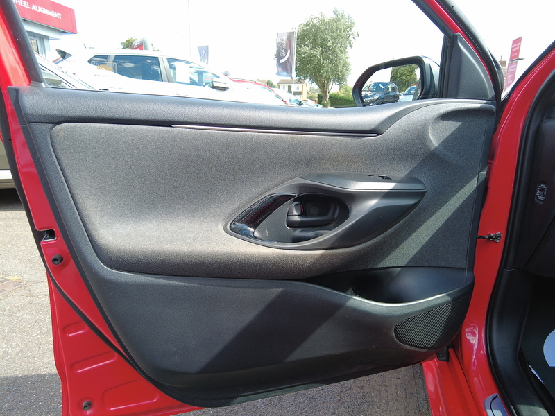 Toyota Yaris VVT-h Launch Edition - U93895