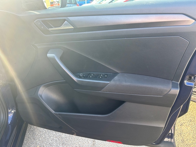 Volkswagen T-Roc TSI EVO SE - U93897