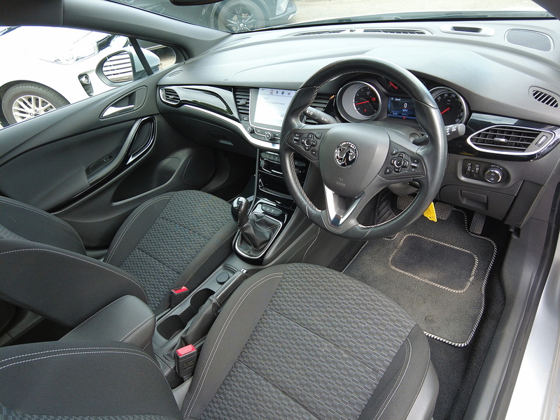 Vauxhall Astra i Turbo SRi Nav - U93911