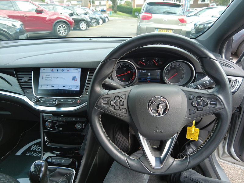 Vauxhall Astra i Turbo SRi Nav - U93911