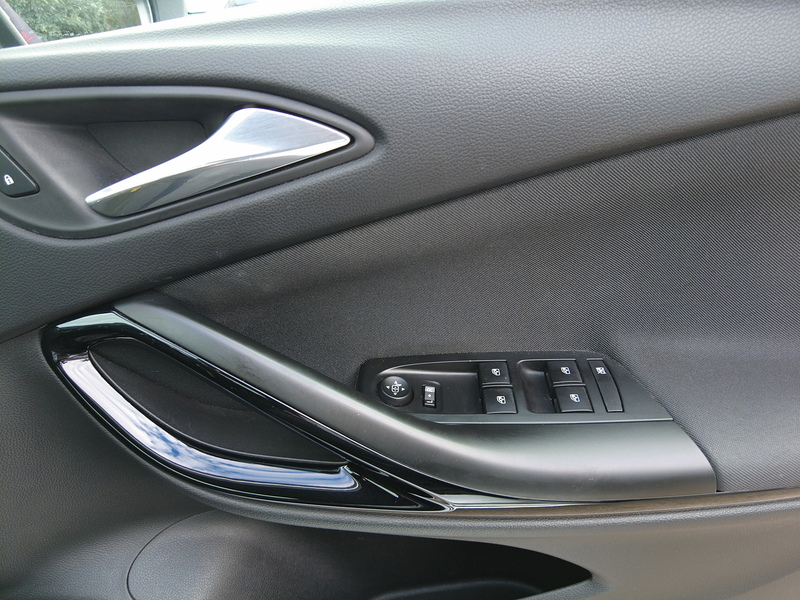 Vauxhall Astra i Turbo SRi Nav - U93911