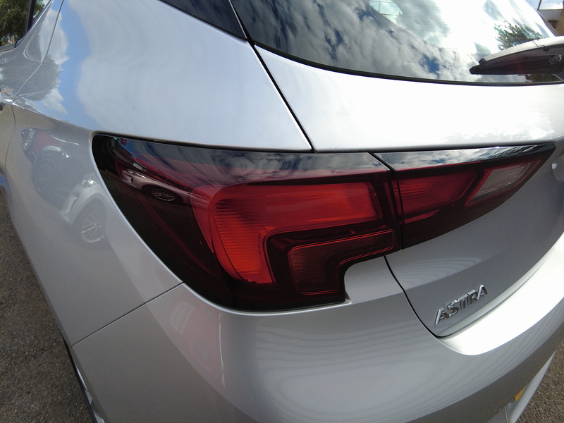 Vauxhall Astra i Turbo SRi Nav - U93911