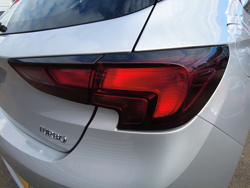 Vauxhall Astra i Turbo SRi Nav - U93911