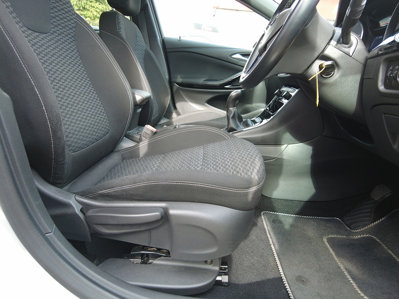 Vauxhall Astra i Turbo SRi Nav - U93911
