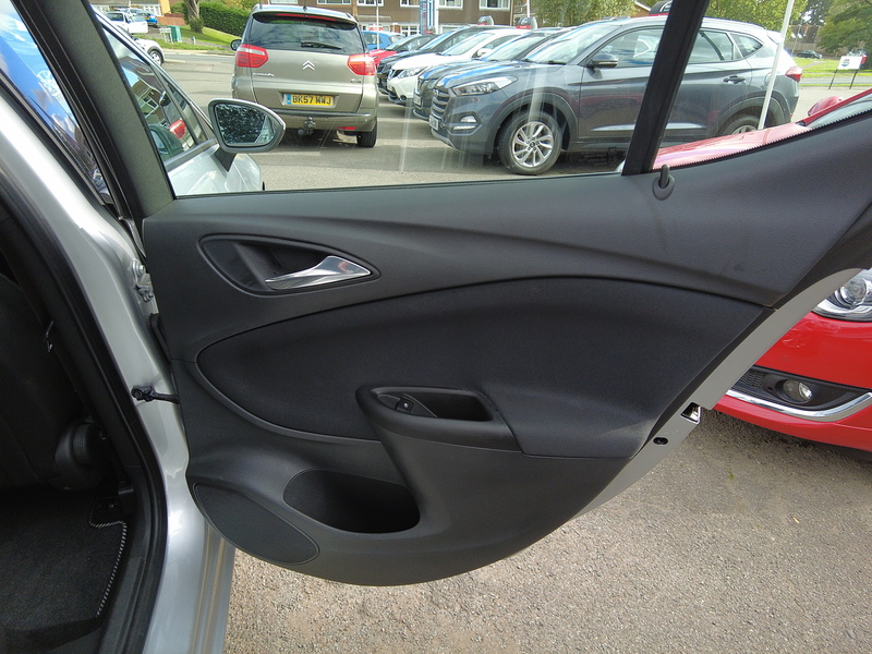 Vauxhall Astra i Turbo SRi Nav - U93911