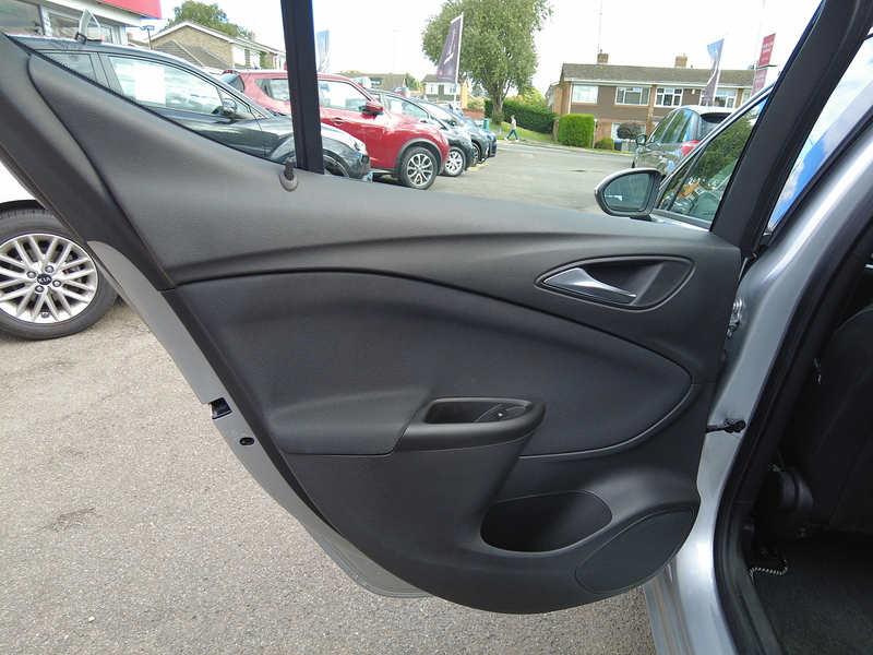 Vauxhall Astra i Turbo SRi Nav - U93911