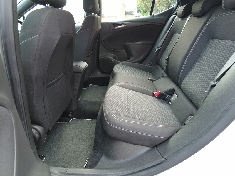 Vauxhall Astra i Turbo SRi Nav - U93911