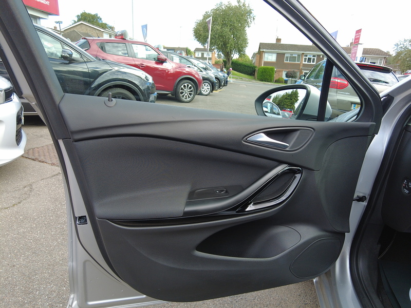 Vauxhall Astra i Turbo SRi Nav - U93911